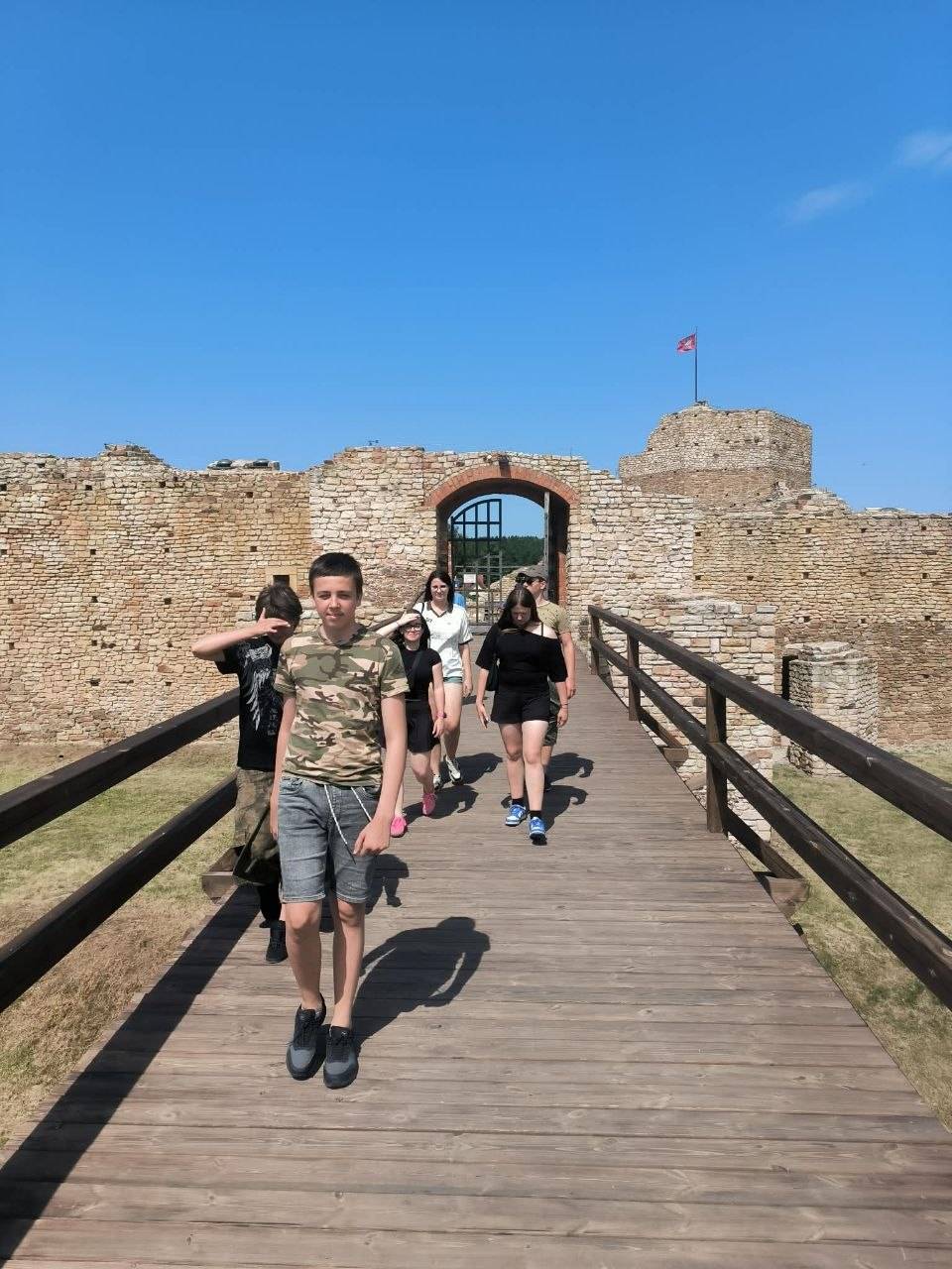 Inowłódz — ruiny zamku Kazimierza Wielkiego