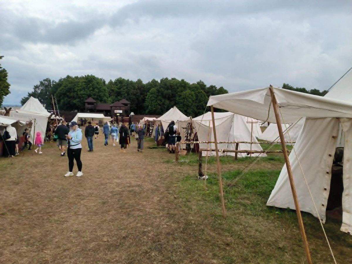 Średniowieczne miasteczko obozowe